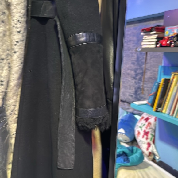 Mackage NORI 2-in-1 double face wool coat with shearling bib/ leather belt. - Picture 15 of 16